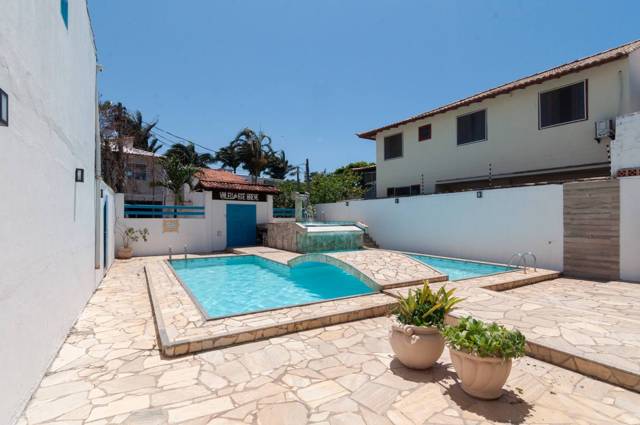 Jardim e piscina